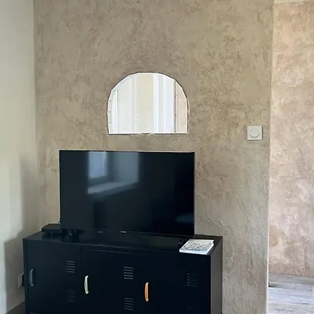The Entire Flat On One Level Apartment *
