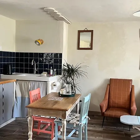 The Entire Flat On One Level Bourbonne-les-Bains